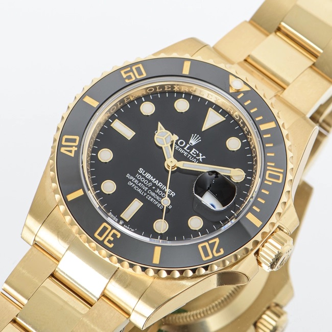 Rolex Submariner in 18 ct yellow gold, M126618LN-0002